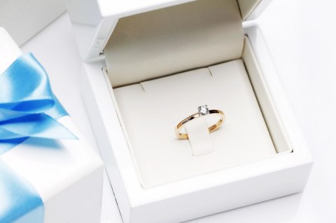Złoty pierścionek PZD2500 - Diament Złoty pierścionek PZD2500 - Diament